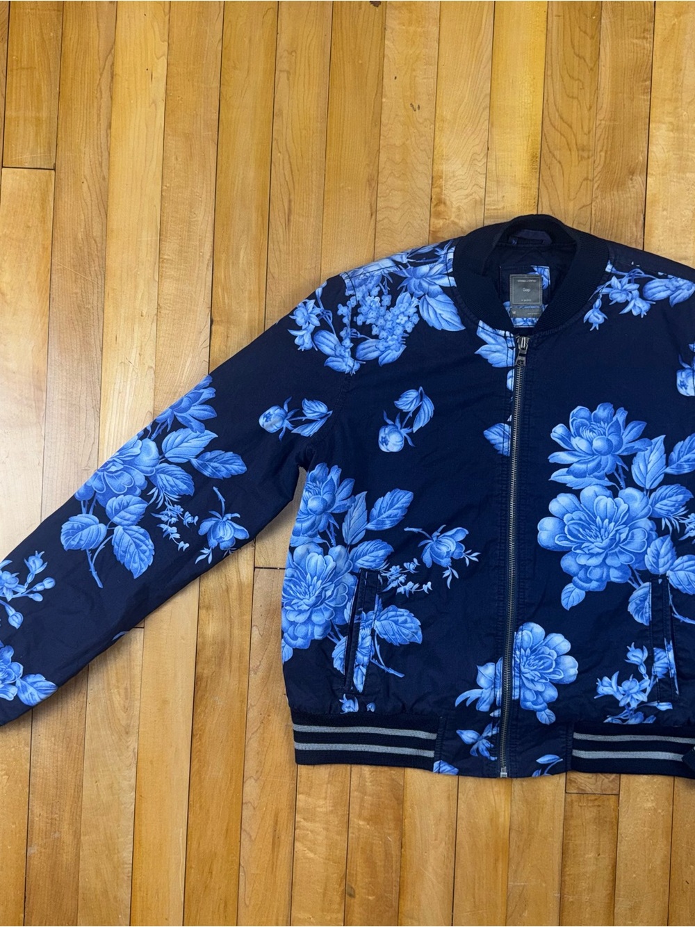 GAP Floral Bomber Jacket Womens Medium Blue Rose Print Quilted Lined Zip Front